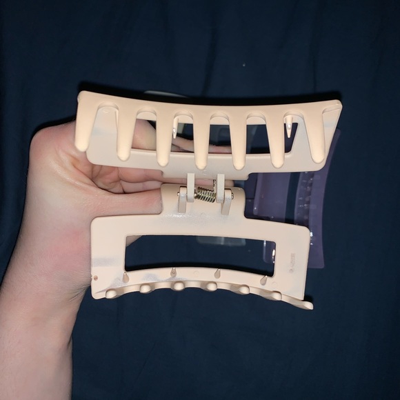 PIXIE WOO CLAW CLIPS OVERSIZED! - Picture 2 of 2